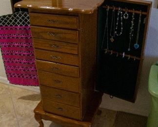 Jewelry chest