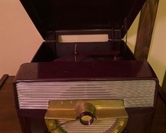 Vintage Bakelite Zenith Radio Phonograph