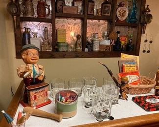 Vintage Mid Century Bar!! Charlie Weaver the Bartender. Jack Daniel Whiskey Glasses