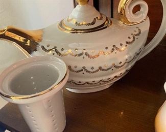 Vintage Hall China Co, Aladdin Tea Pot
