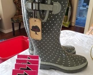 Size 8 rubber boots, new