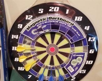 Magnetic dart board
