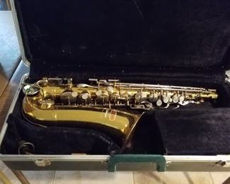 Bundy, made by Selmer saxaphone