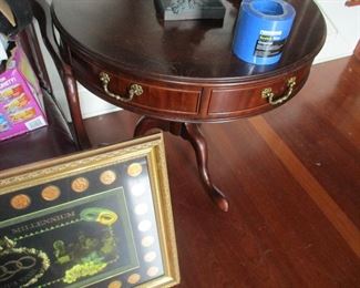 Super mahogany drum table