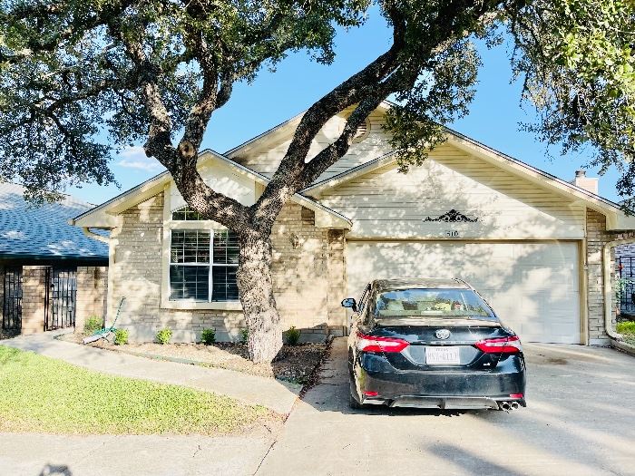 Simply Estate Sales in Kerrville, TX starts on 8/5/2022