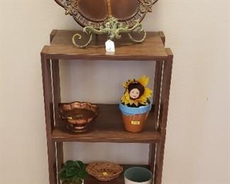 occasional tiered table, accessories