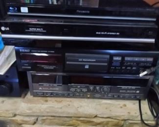 Equipment stereo and vcr