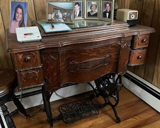 Oak Sewing machine