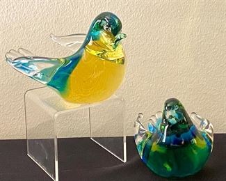 Pair of Murano Art Glass Bird Figurines. Simply gorgeous mouth blown figurines in beautiful colors! Measuring about 5" x 3.5" and 6" x 4" 