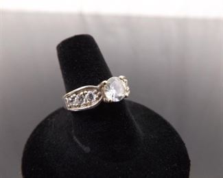 .925 Sterling Silver Facetted Zirconia Ring Size 7
