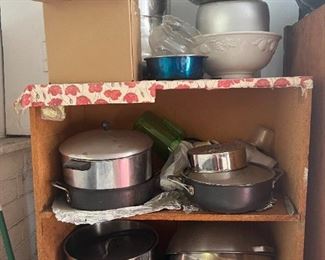 Kitchenware pots and pans