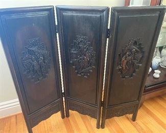 Asian wood intricately carved 35” privacy screen 