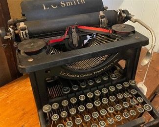 Antique typewriter 
