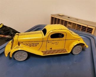Wolverine Mystery tin car 
