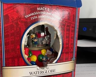 thanksgiving macy water globe