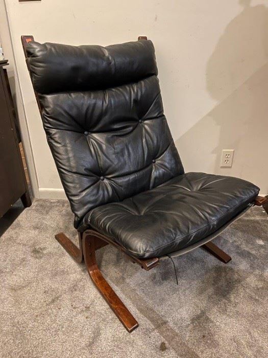 Westnofa Siesta Highback Chair. We have 4 total plus 2 footrests