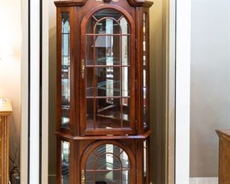 Beautiful lighted Curio!