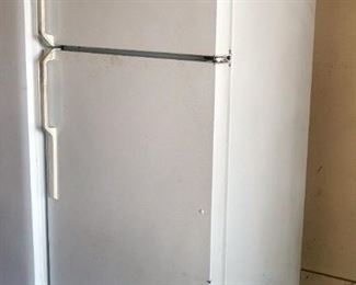 Hot Point Refrigerator/Freezer, Model Number HTS18GBSARWW, 67" x 28" x 32", Plugged In, Powered On