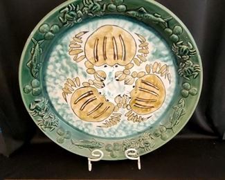 Pottery crab plate 