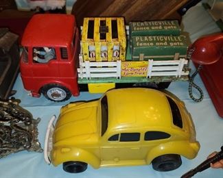Ol' Mac Donald's Farm Truck Tin Lithograph Battery Operated Truck W/ Yellow Bug Vehicle