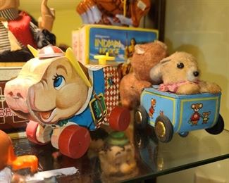 Vintage Fisher Price Peter Pig & Wind-Up Bears Toy
