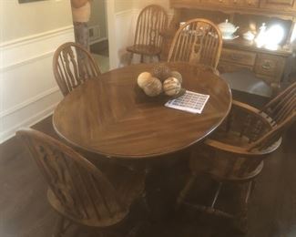 table, 4 side chairs, 2 captain chairs, 2 leafs and covers