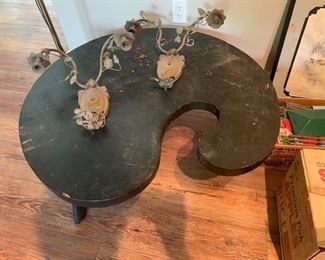 50 modern coffee table ( no label ) needs help
