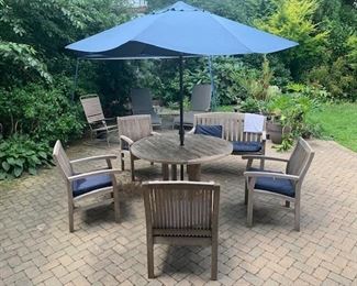 teak outdoor5 foot round table  set table, 4 arm chairs 2 seat bench  ( needs cleaning ) 