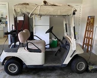 02EZ Go Golf Cart with Charger