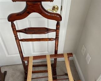 Vintage Ethan Allen Wooden Butler Stand with a Luggage Rack