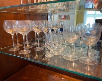 COLLECTION OF ASSORTED GLASSWARE