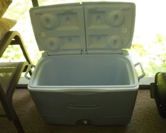 Rubber maid cooler/wheels & drain