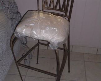 1 metal bar stool