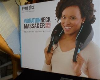 Homedics vibration neck massager w/heat in box 