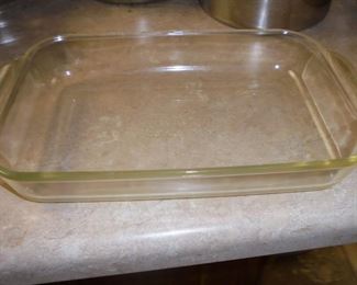 Pyrex cake/casserole pan 