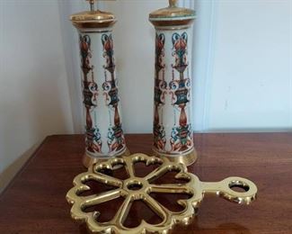 Lenox Lido Porcelain Salt and Pepper Mill Set and Brass Trivet
