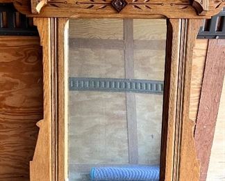 MIRROR TO OAK 'SPOON CARVED' DRESSER