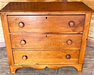 19TH CENTURY 3 DRAWER PINE CHEST 