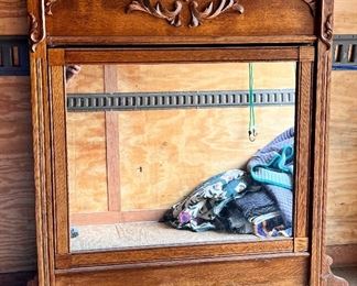 ORNATE MIRROR TO OAK DRESSER