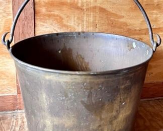 LARGE 19TH CENTURY BRASS BUCKET WITH WROUGHT IRON BAIL HANDLE