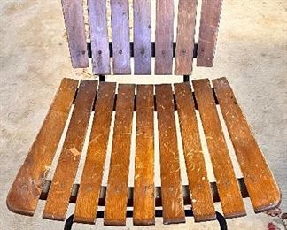 VINTAGE MCM / MID CENTURY SLATTED CHAIR WITH WROUGHT IRON LEGS