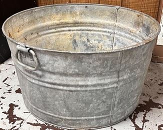VINTAGE GALVANIZED WASH TUB