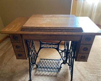 SINGER TREADLE SEWING MACHINE; GOOD CONDITION