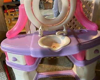 CHILD'S BEAUTY SALON SINK