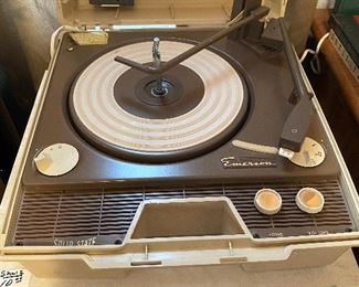 EMERSON TURNTABLE