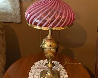 BRASS TABLE LAMP W/2-PULL CHAIN SWITCHES