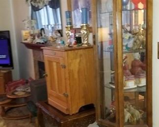 Curio cabinet $40