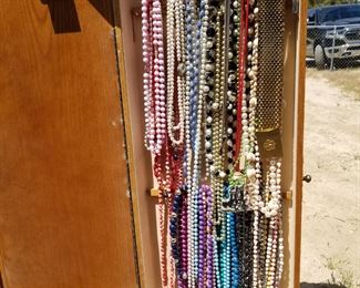 $1.00 Vintage jewelry 