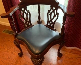 Southwood Reproductions Corner Chair