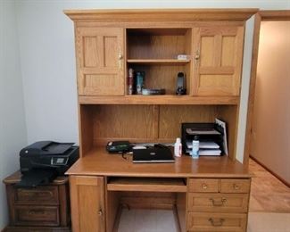 10 Office Desk with Organizer